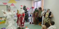 Артисты театра Табакова показали новогоднюю сказку маленьким пациентам областного онкодиспансера - ИА Большая Балашиха