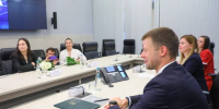 Важный старт: глава Балашихи Сергей Юров вручил детям-сиротам ключи от квартир - Regions.Ru